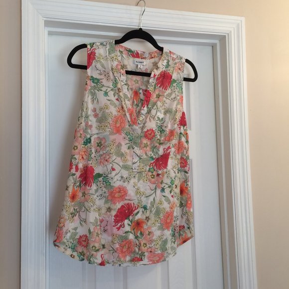 Old Navy Floral V Neck Tank Top - Picture 3 of 5